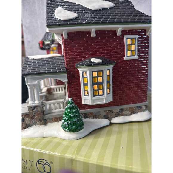 Dept 56 1224 Kissing Claus Lane animated - Picture 7 of 11